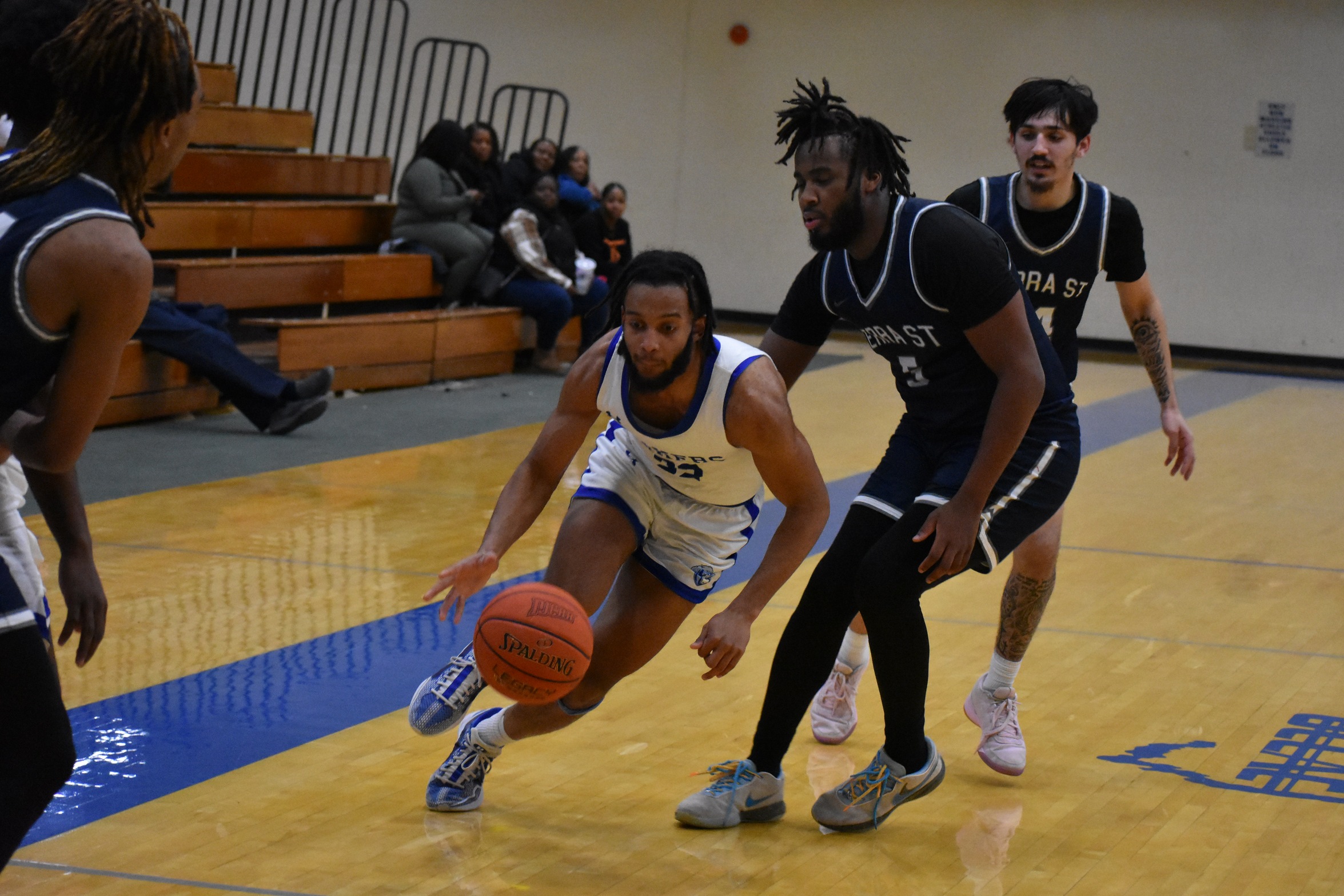 Men's basketball falls at Monroe