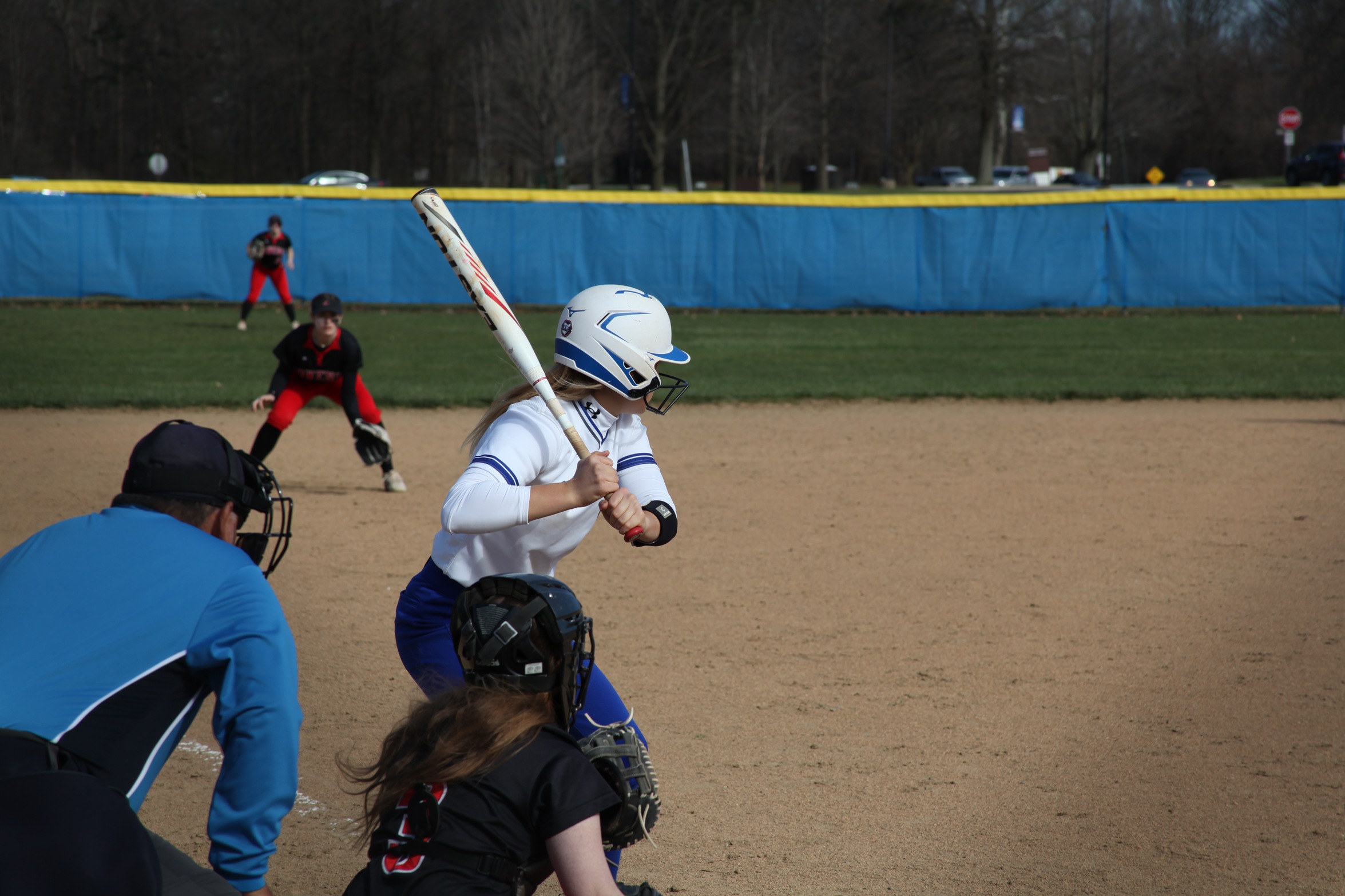 Lakers softball splits with Chargers