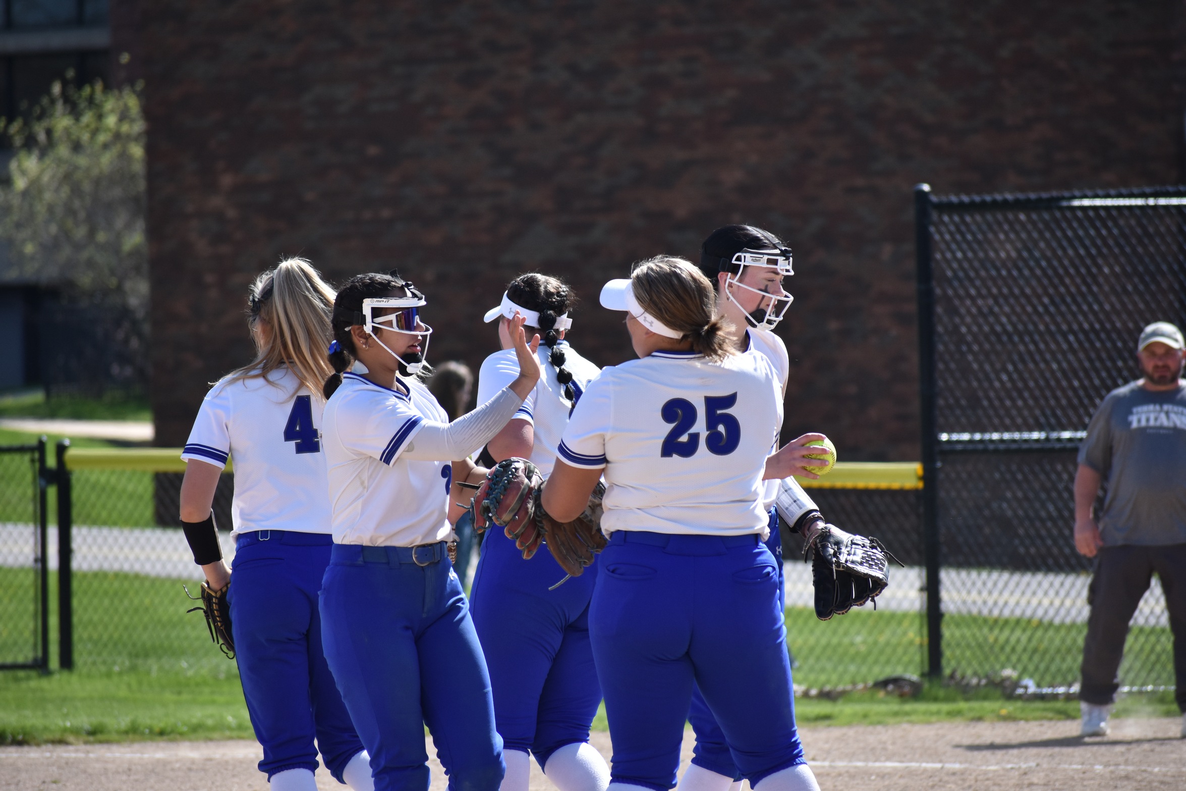 Lakers softball drops DH to Hawks