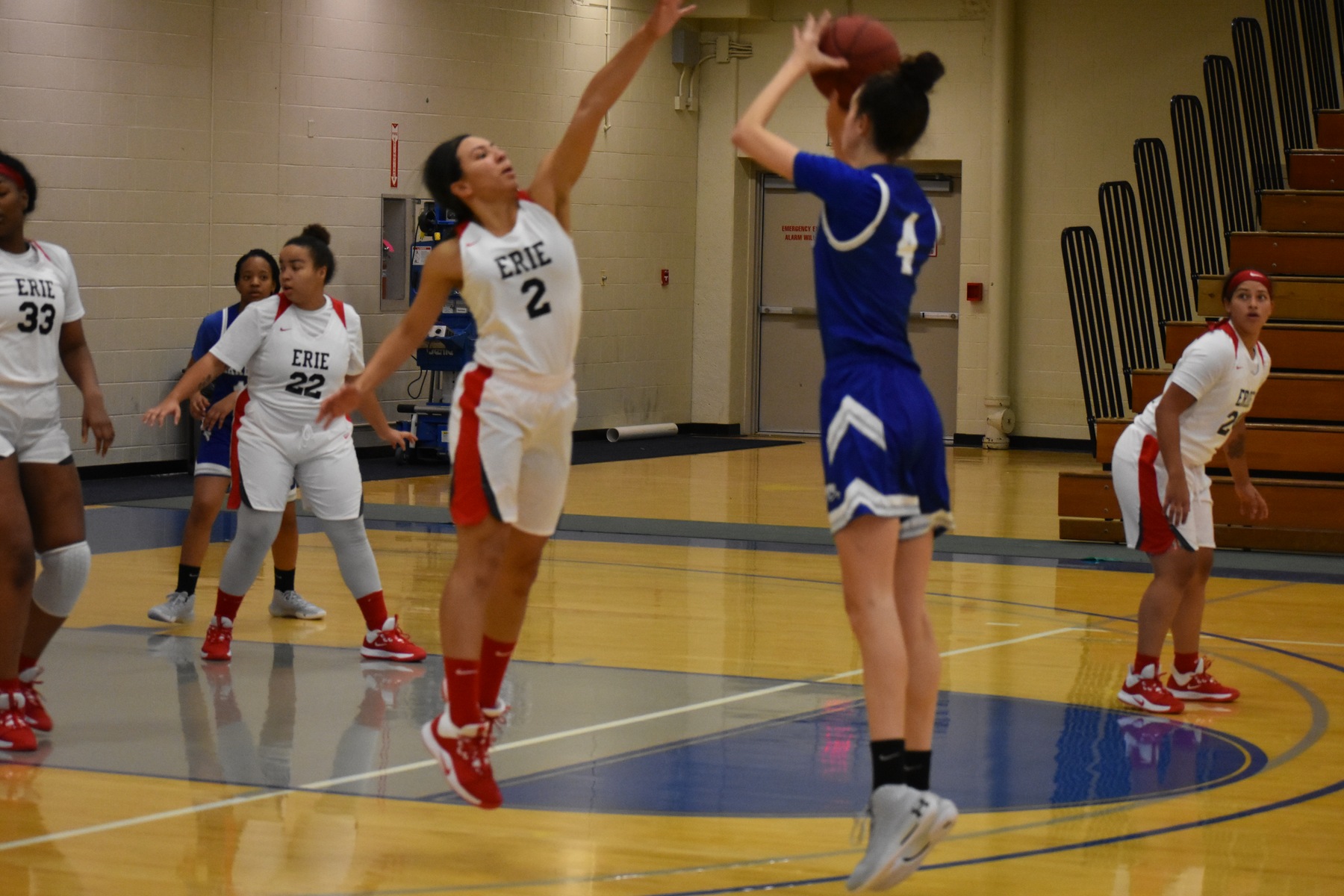 Lakeland's women's basketball rolls past Hawks