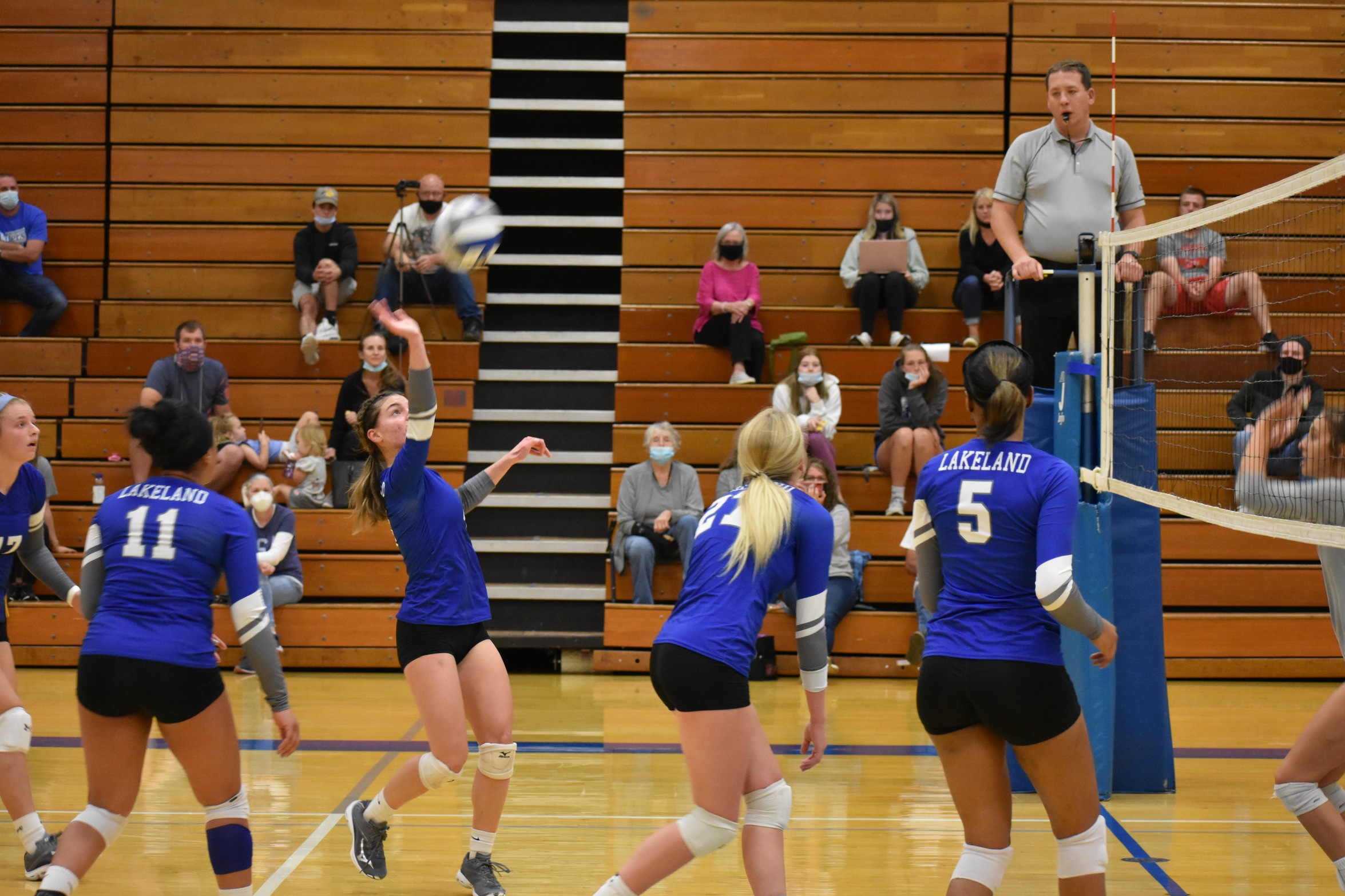 Lakers volleyball neutralized by Chargers