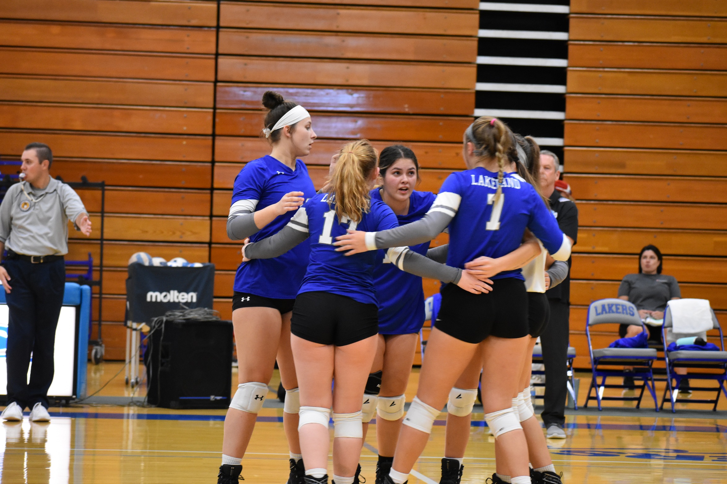 Lakers volleyball falls to Express