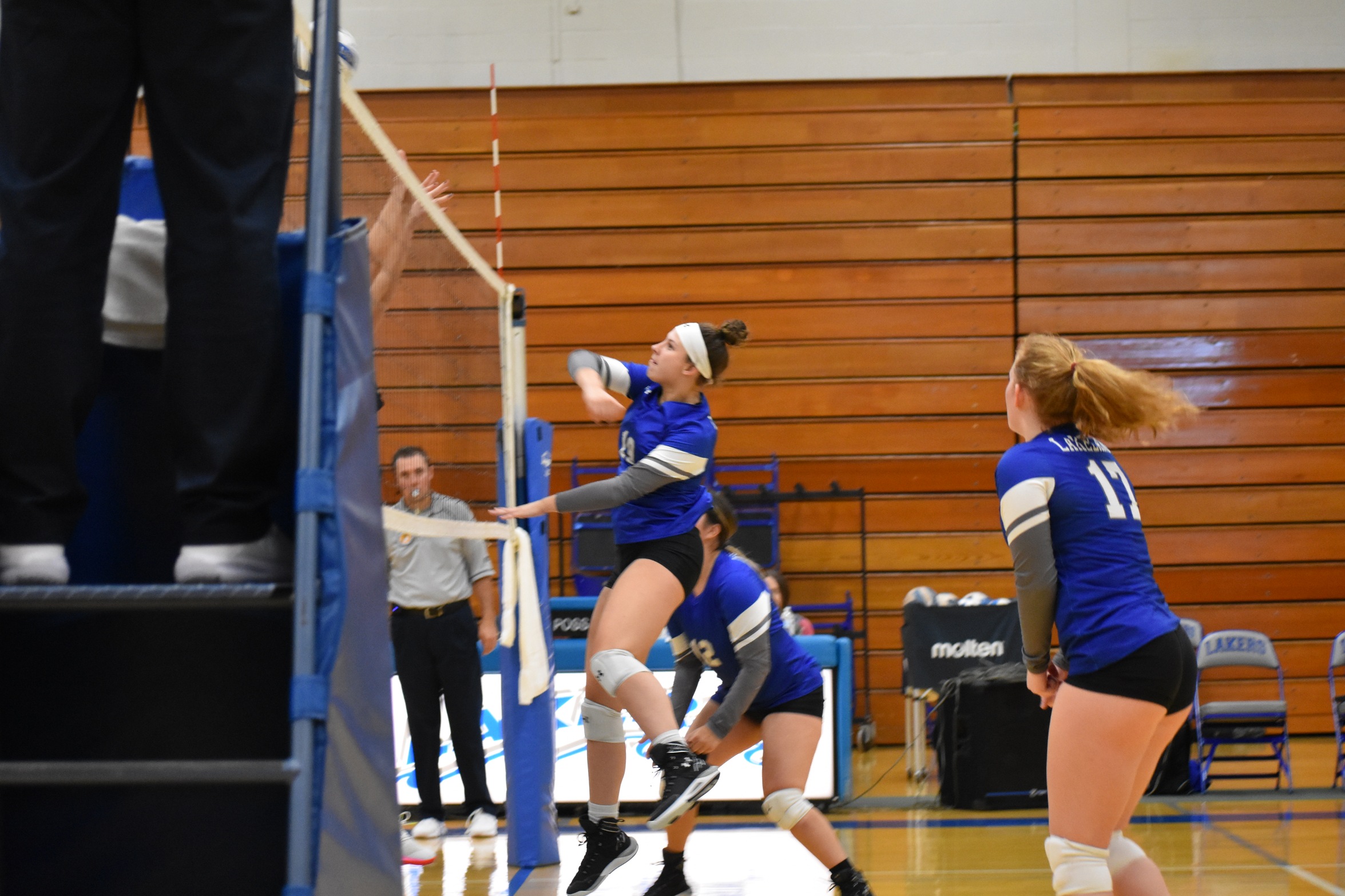 Lakers volleyball falls in thriller