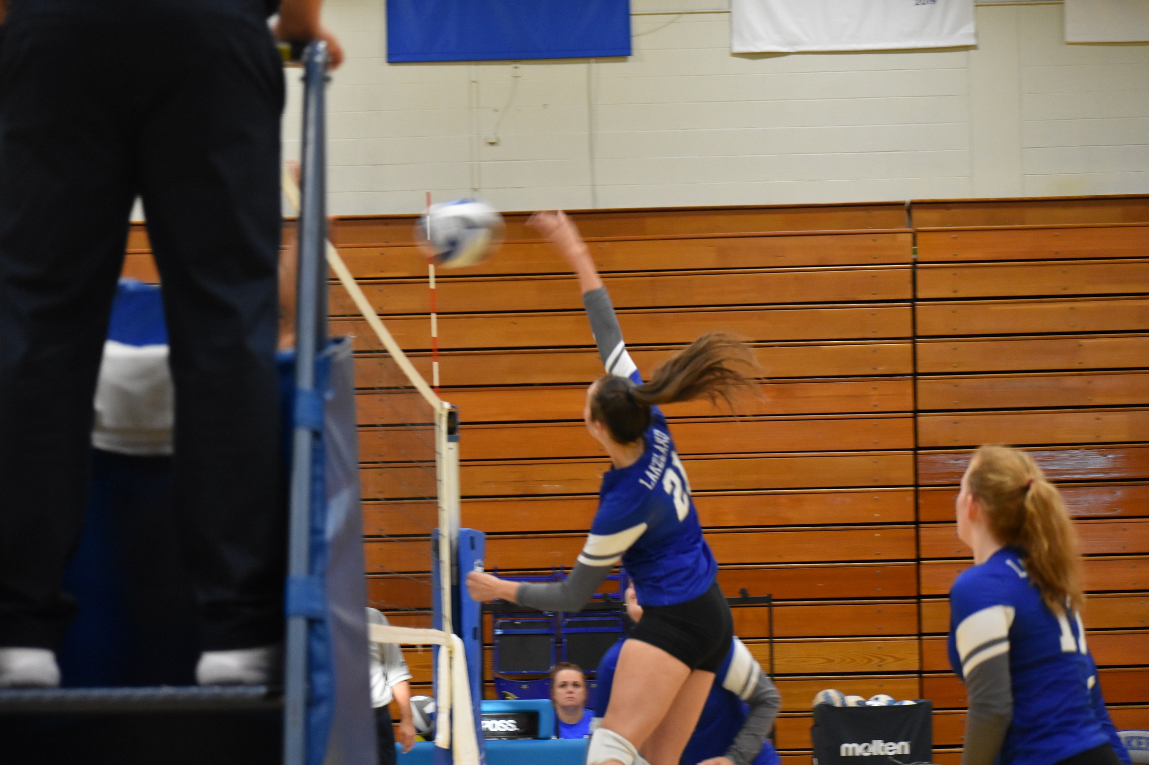 Lakers volleyball sank by Eagles